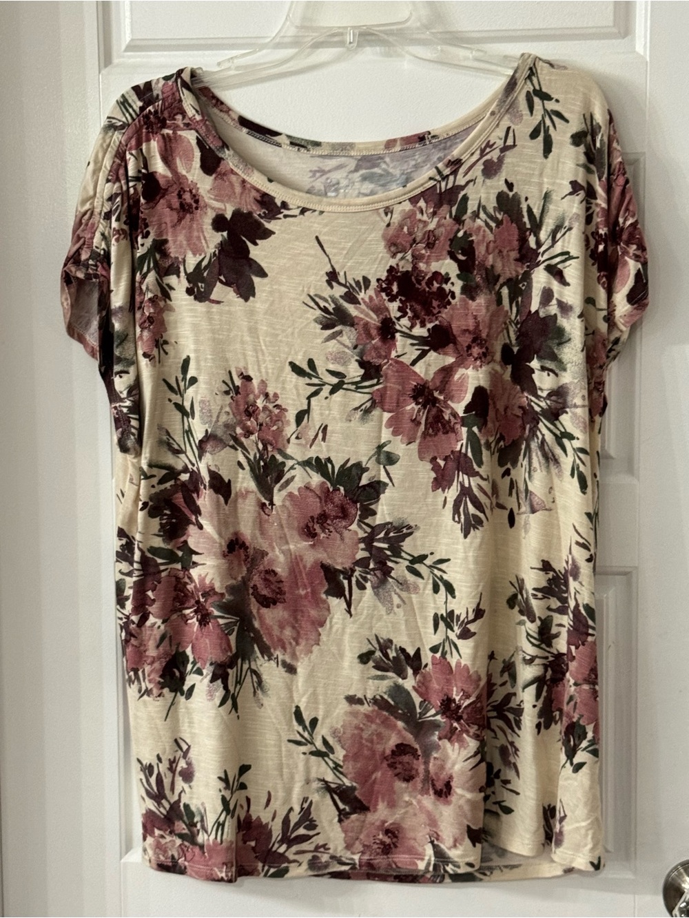 Maurices Cream Floral Scoop Neck Top in Dusty Rose and Green